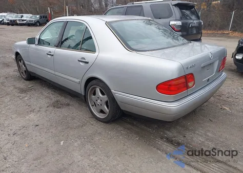 1998 Mercedes-Benz E 430 z USA, uszkodzony, nr VIN WDBJF70F4WA696539